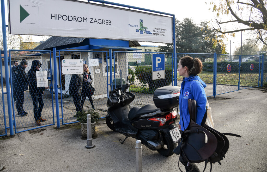 Zagreb: Vlasnicima konja koji nemaju potpisan ugovor s Hipodromom i dalje zabranjen ulazak