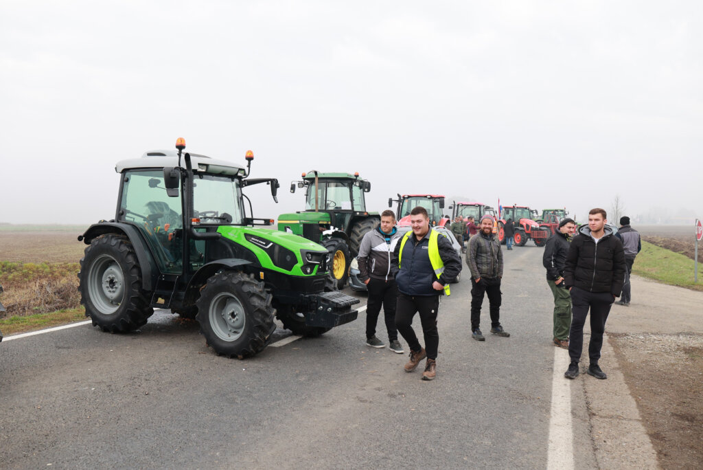 Nezadovoljni seljaci najavljuju širenje blokada prometnica