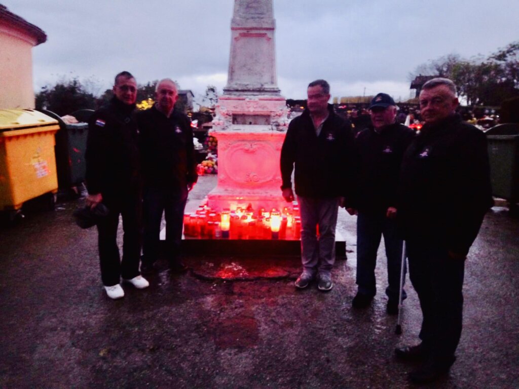 Upaljene svijeće za poginule hrvatske branitelje u Rakovcu, Farkaševcu i Preseki