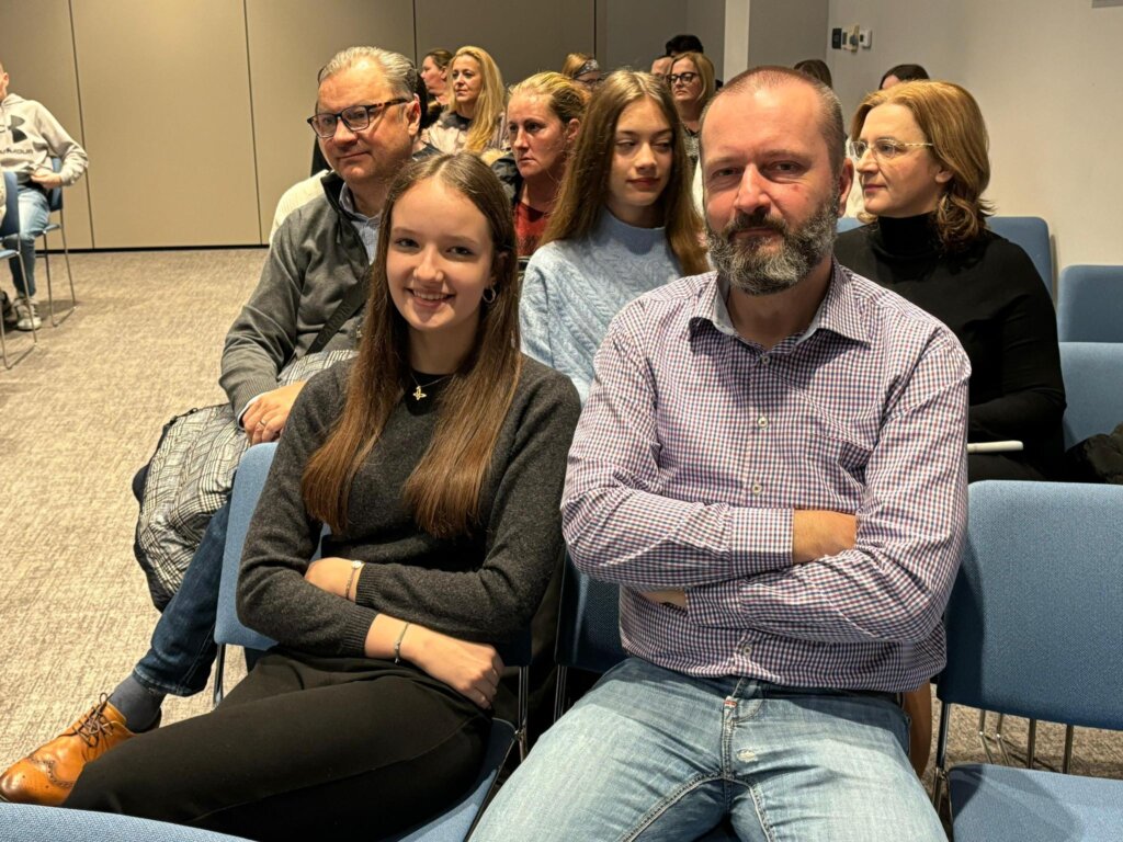 409572756_390800783368721_8609988223026219017_n