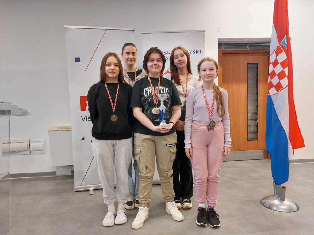 409776947_1112900759639525_8918800663935679864_n