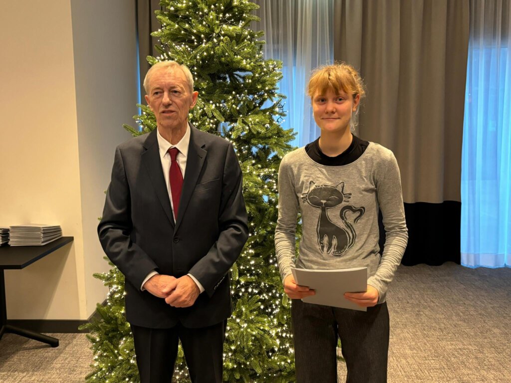 410636987_900720974745582_3265061441974931476_n