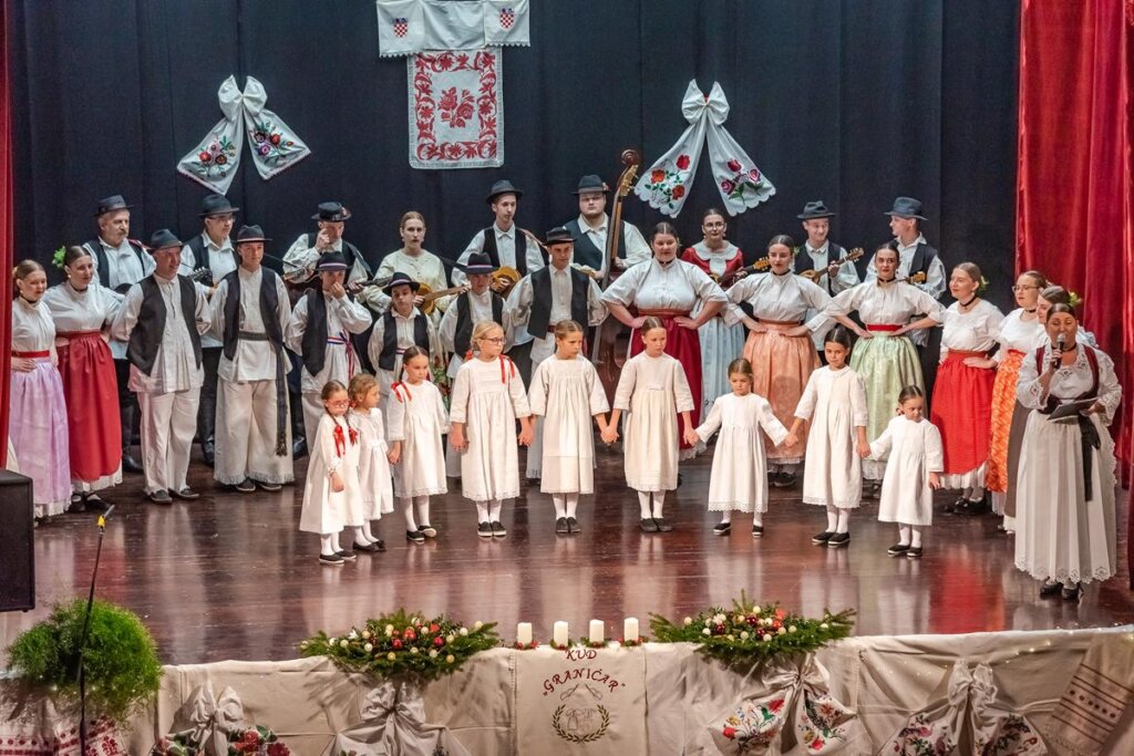 [FOTO] KUD “Graničar” iz Čazme održao tradicionalni koncert za kraj godine