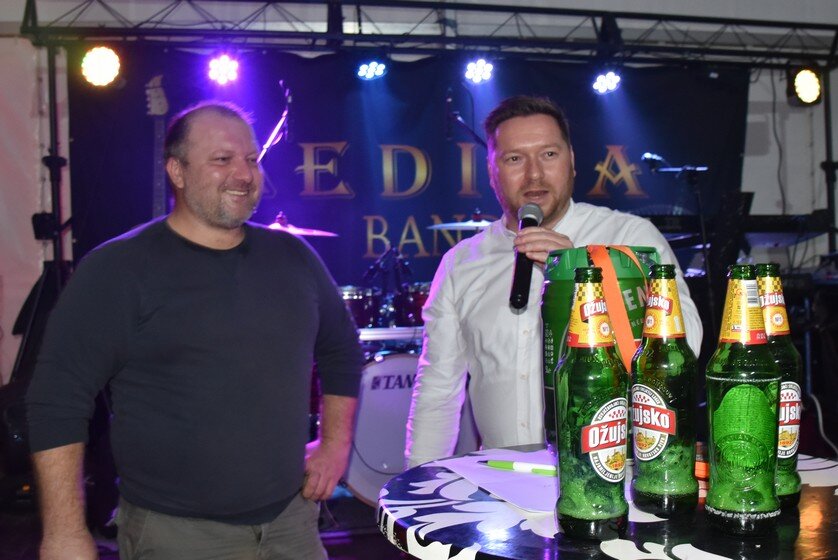 [FOTO] RAJ ZA PIVOPIJE U Farkaševcu održano natjecanje u ispijanju piva