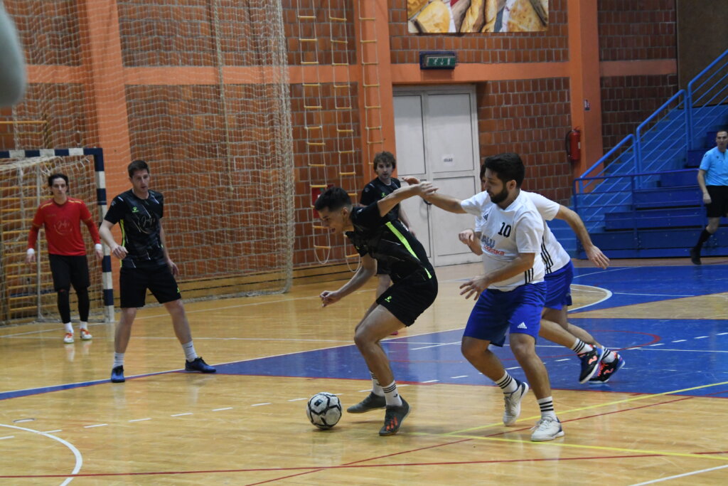 [VIDEO] Pogledajte izvođenje šesteraca, July”s bar izbacio Ralu logistiku