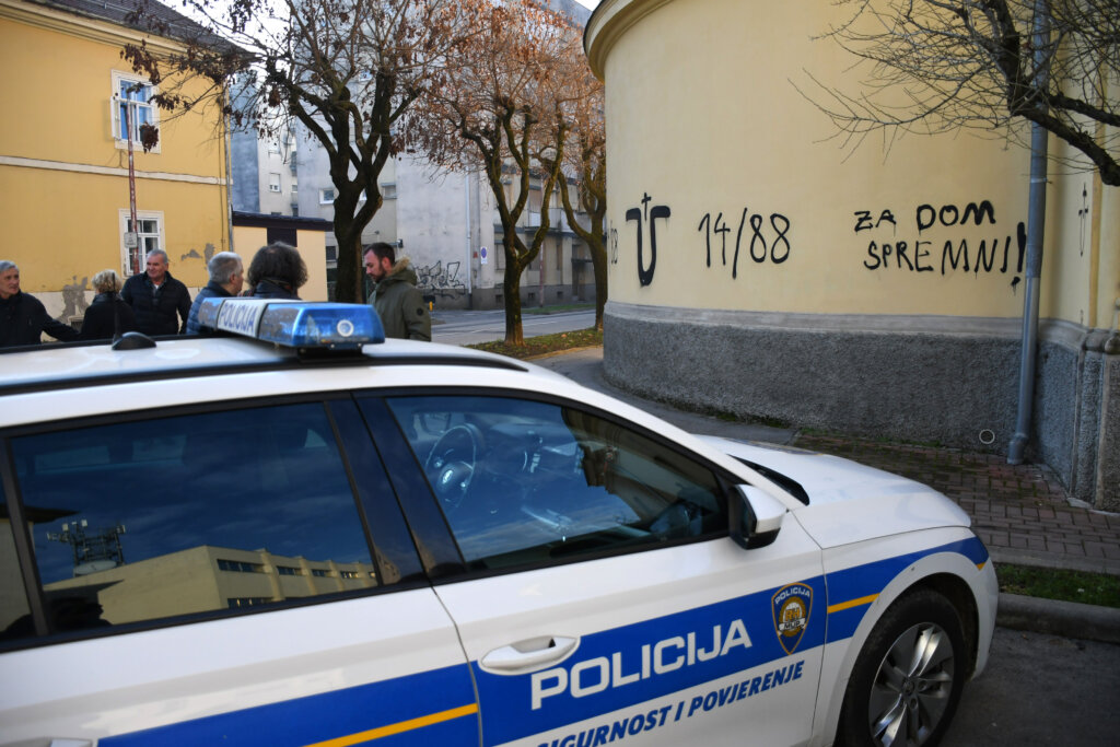 Na pravoslavnoj crkvi u centru Bjelovara iscrtani ustaški grafiti