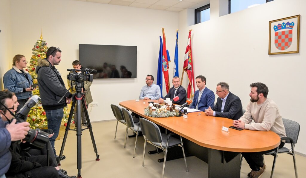 Potpisivanje_sporazuma_Ivanec (12)