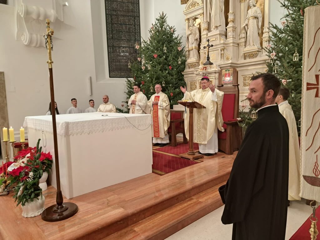 Biskup Huzjak slavio misu polnoćku u Bjelovaru