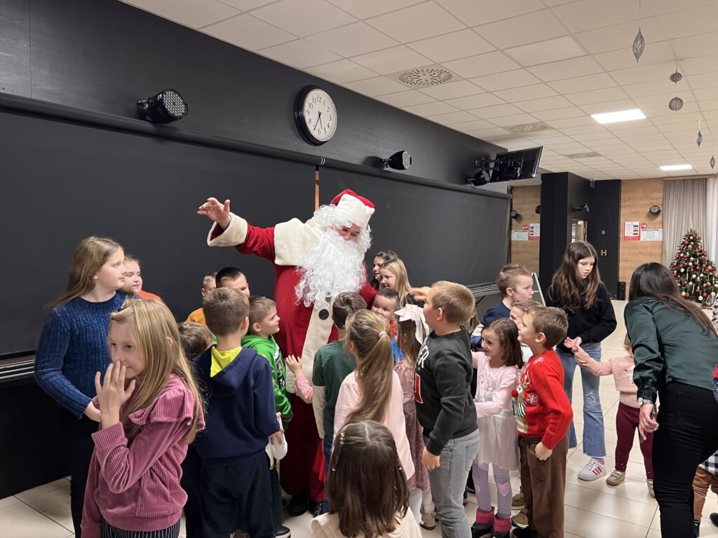 [FOTO] Djed Božićnjak posjetio djecu zaposlenika KTC-a
