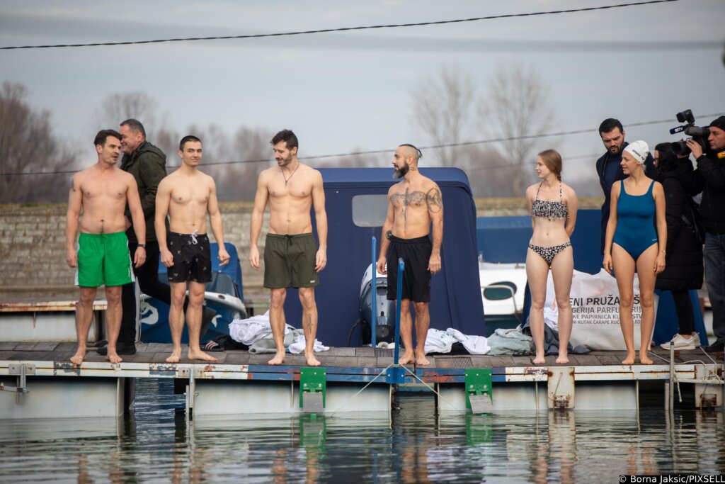 Osijek: Tradicionalno zimsko kupanje na Silvestrovo