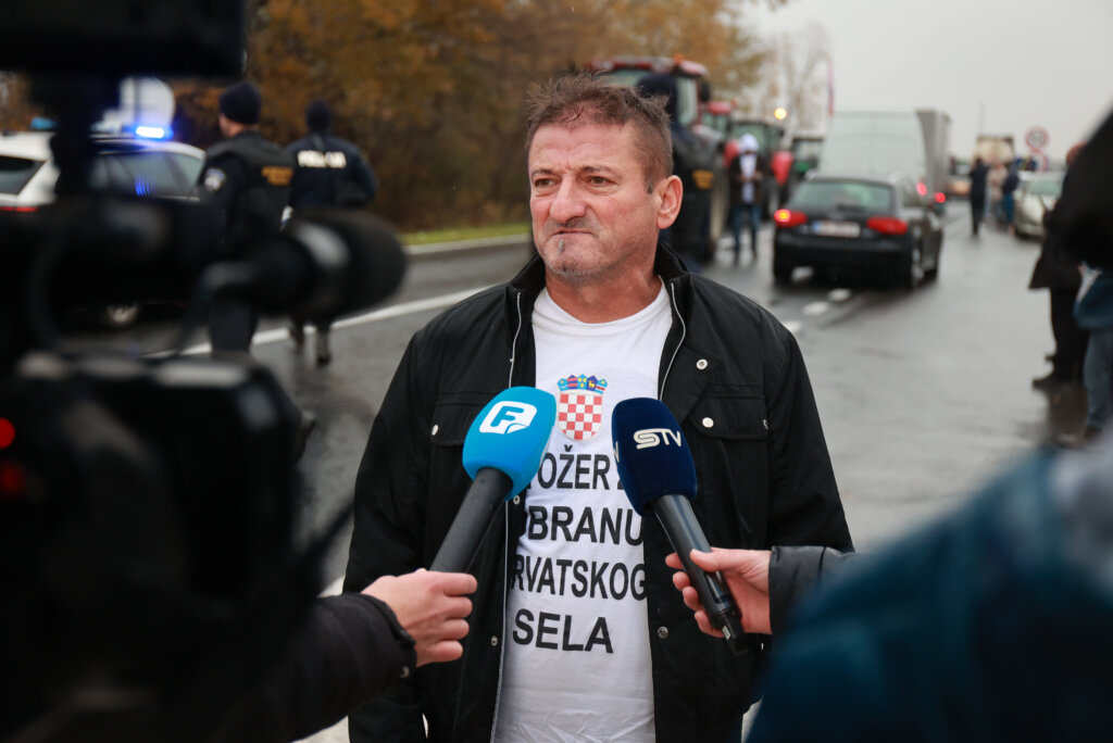Prosvjed svinjogojaca na graničnom prijelazu Županja - Orašje (BiH)