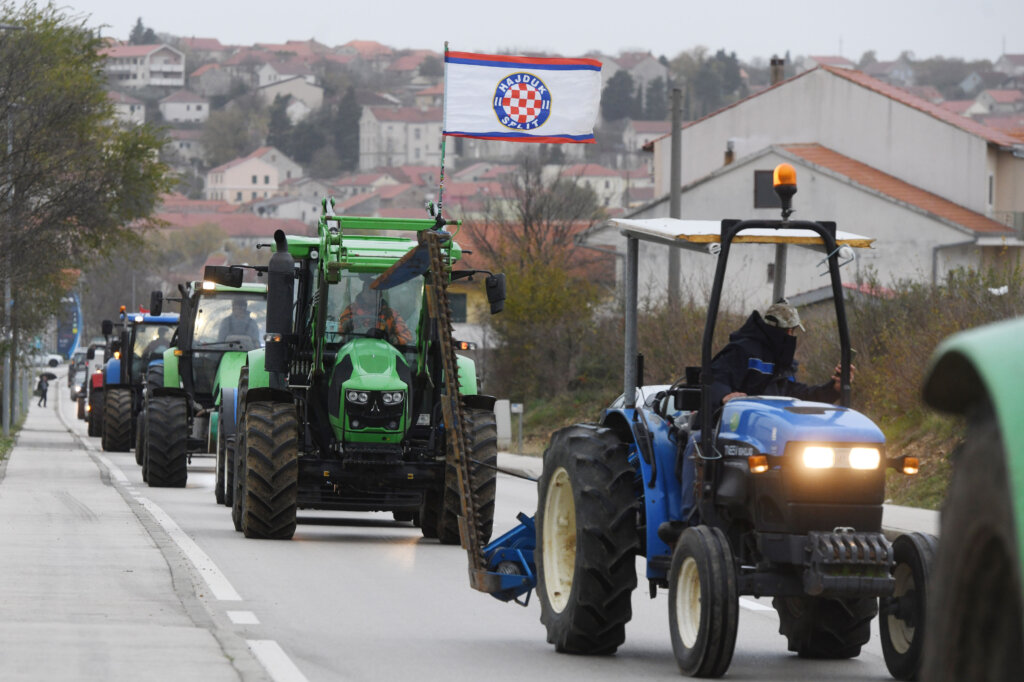 Drnis: Prosvjed potpore poljoprivrednika iz Like i Dalmacije