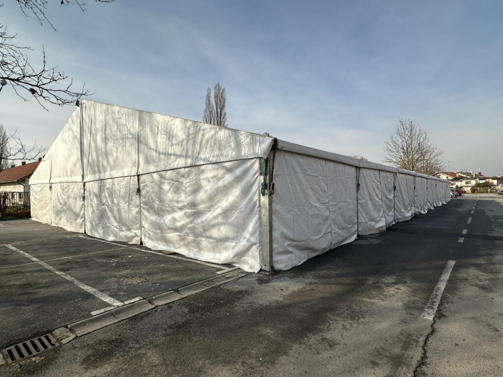 SPORTSKO-GLAZBENI SPEKTAKL U KRIŽEVCIMA U tijeku je postavljanje šatora, a interijer sportske dvorane zasjat će u novom ruhu