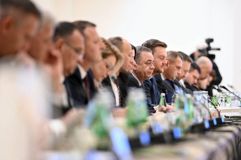 [FOTO] U Virovitici održan sastanak Vlade RH sa županima i predstavnicima jedinica lokalne samouprave
