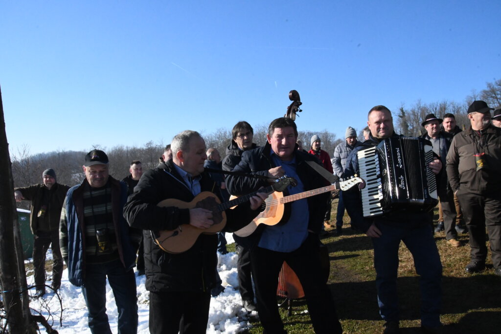 [VIDEO] Inesi zapopevali u Podvinju Miholečkom