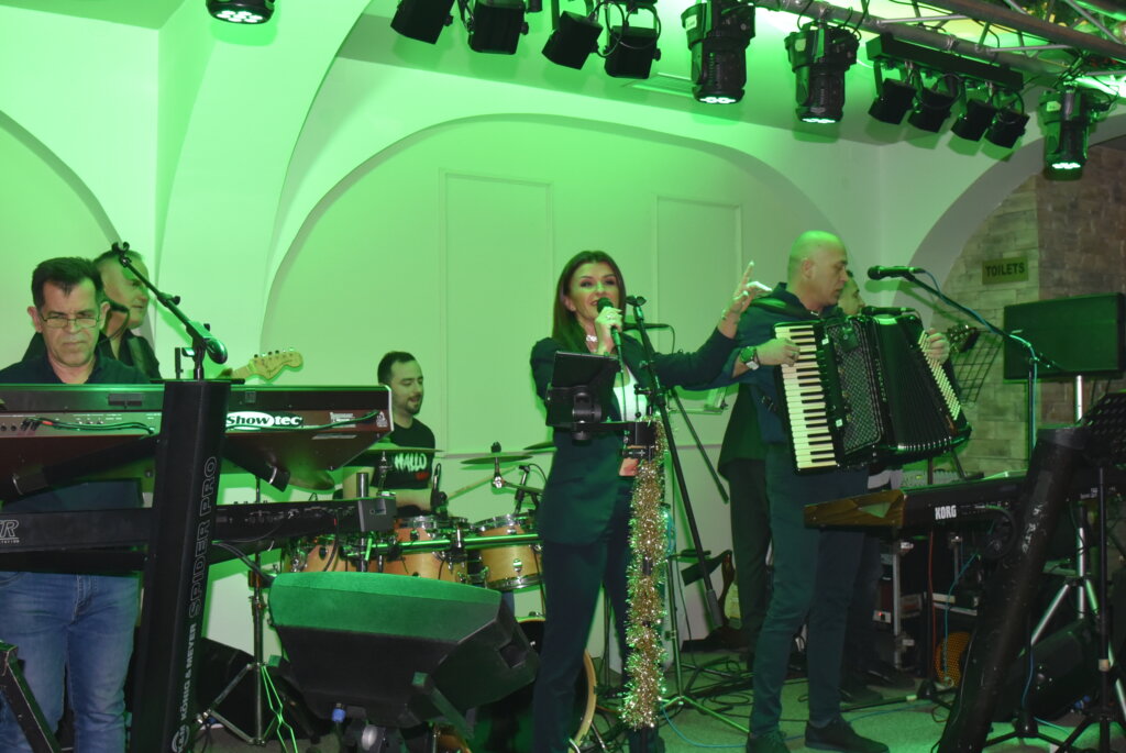 [VIDEO] Hallo band raspjevao prisutne na Muzičkoj Novoj godini