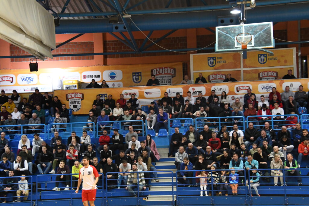 NAVIJAČKO FOTKALO Super atmosfera u križevačkom sportskom domu