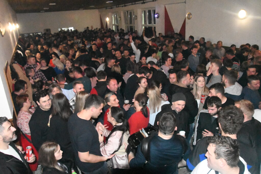 [FOTO/VIDEO] Velika zabava u Gregurovcu, traži se mjesto više, svira Dinacordi – Luna band