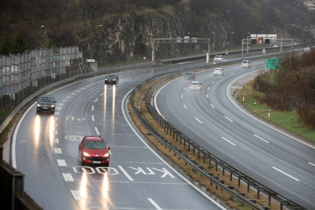 Rijeka: Otežan Promet Zbog Mokrih I Skliskih Kolnika