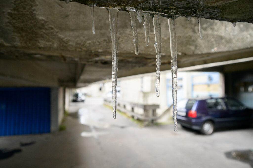 Zagreb: Sige Nastaju Uz Garaži Tijekom Hladnog Jutra