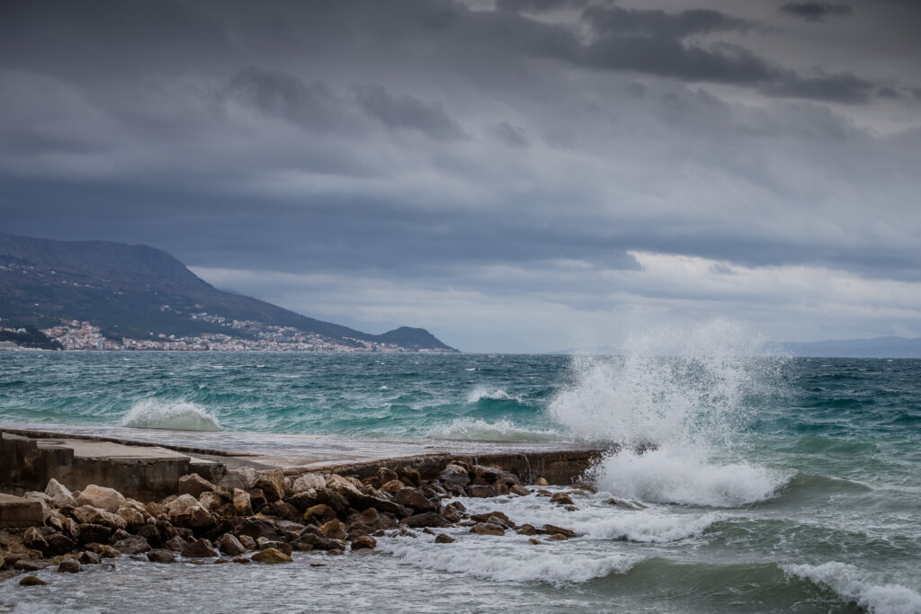 Split: Olujno jugo na plaži Duilovo