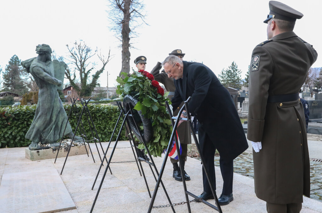 Izaslanstva Sabora i Vlade položili vijence povodom Dana sjećanja na žrtve holokausta