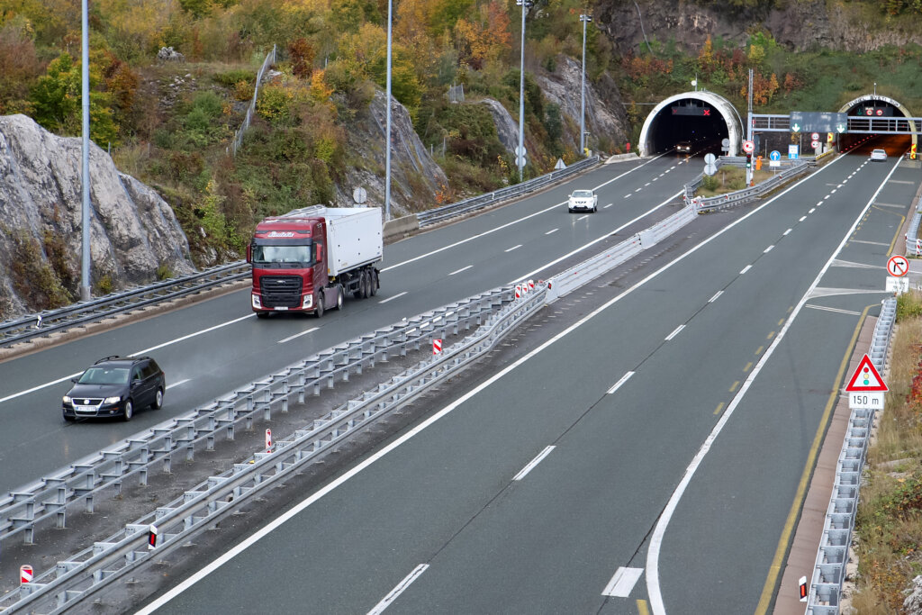 Predmet u tunelu na A7, vozi se uz ograničenje brzine