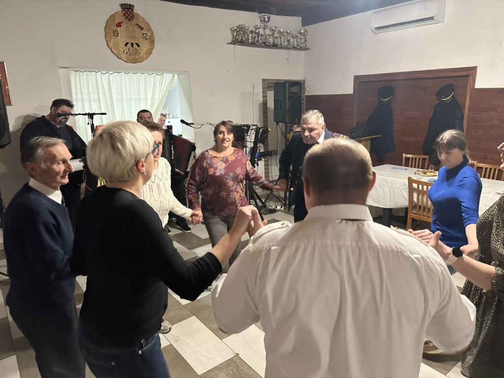 [VIDEO] Prigorske žene pokazale kako se pleše drmeš