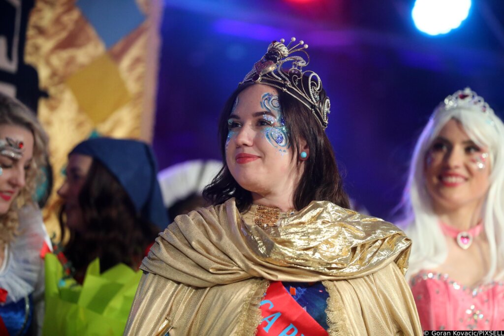 Maškare preuzele vlast u Rijeci, kraljica Riječkog karnevala Sara Đukić