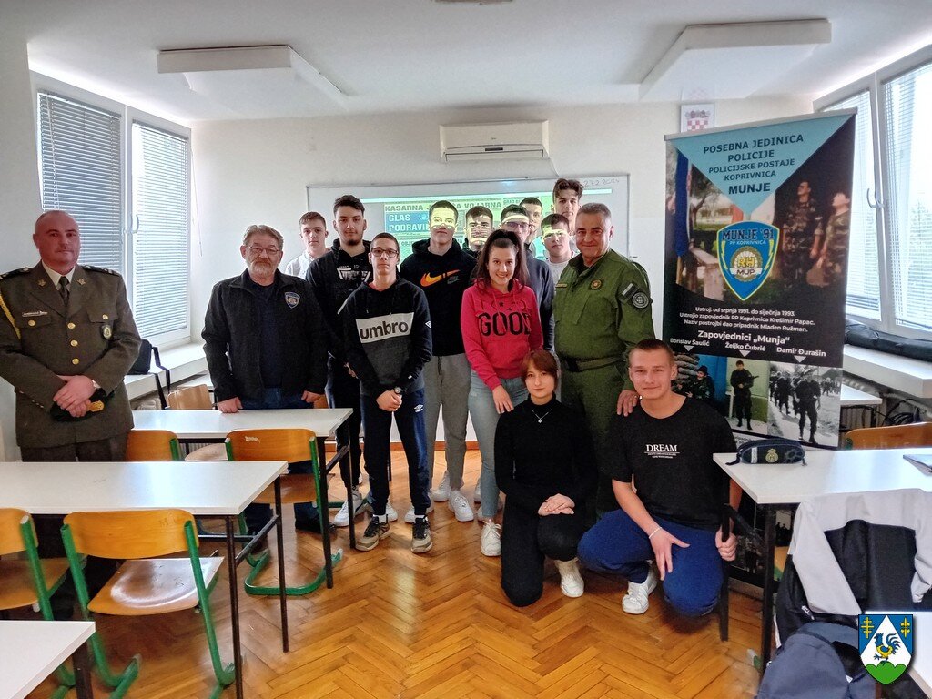[FOTO] U Srednjoj školi Koprivnica započela provedba programa kojim branitelji približavaju zbivanja u Domovinskom ratu