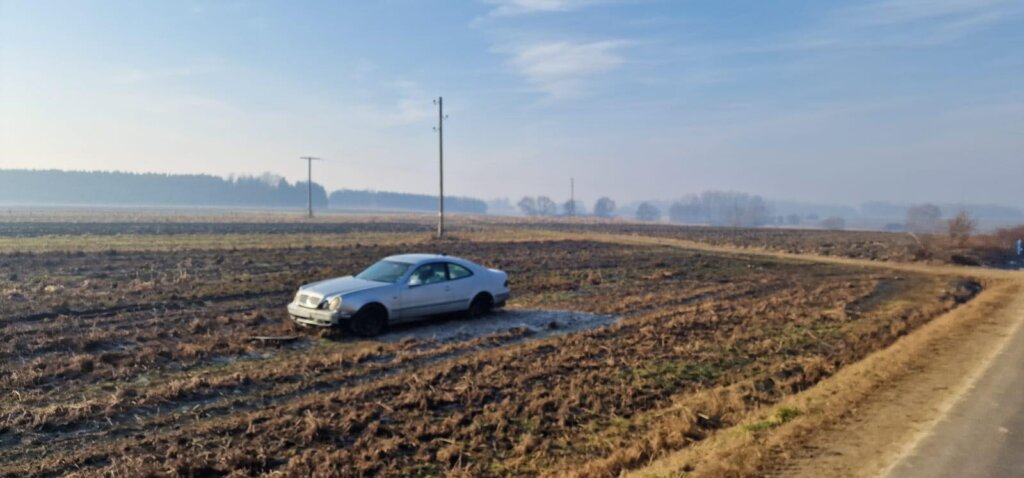 Vozač bez vozačke ‘parkirao’ u polju kod Cirkvene