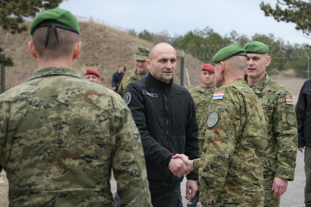 Ministar Anušić susreo se s pripadnicima Hrvatske vojske u Kninu i Udbini