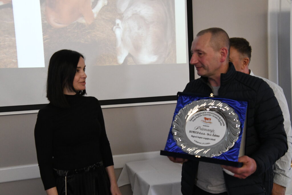Marijan Hartman primio nagradu za najboljeg kupca: “Prodao sam junice i šeiku na Kosovo”