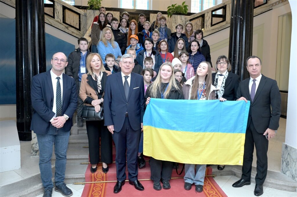 [FOTO] Potpredsjednik Hrvatskoga sabora akademik Reiner susreo se s djecom iz Ukrajine