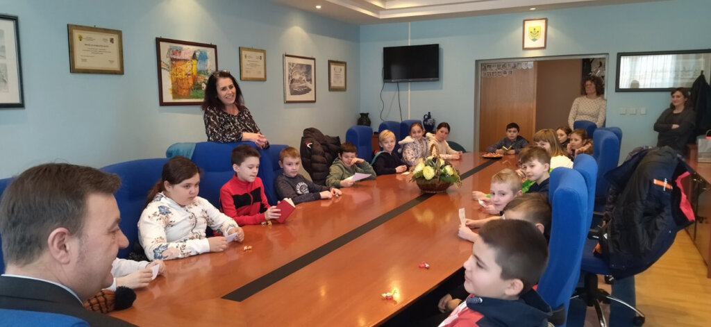 IMG-01fb0846c9019ba51cf60a683cd354b3-V