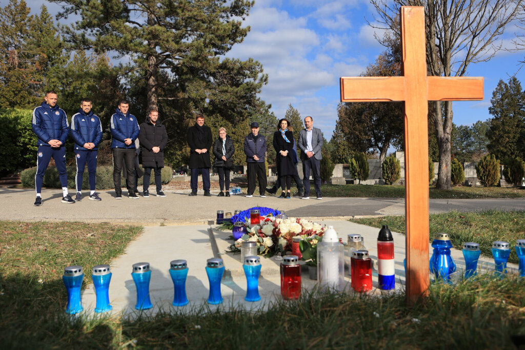 Zagreb: Izaslanstvo GNK Dinama na grobu Miroslava Ćire Blaževića povodom obljetnice njegove smrti