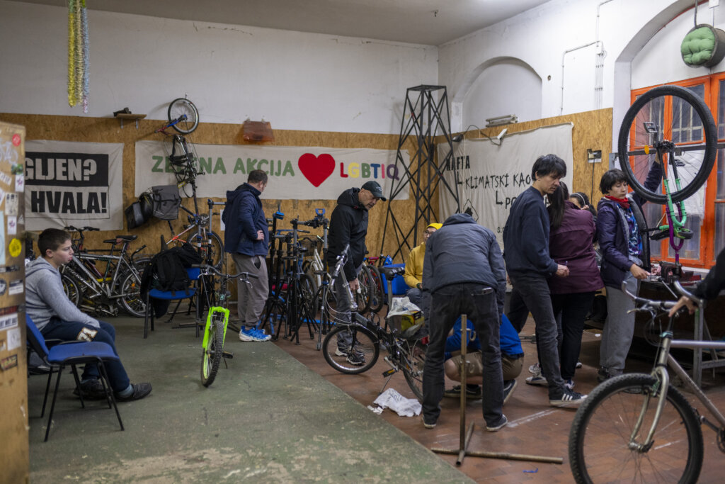 Uz pomoć vrijednih volontera, u ovoj radionici možete besplatno popraviti bicikl