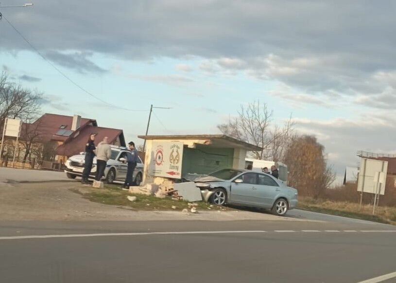 Prometna u Gradecu, stradalo autobusno stajalište