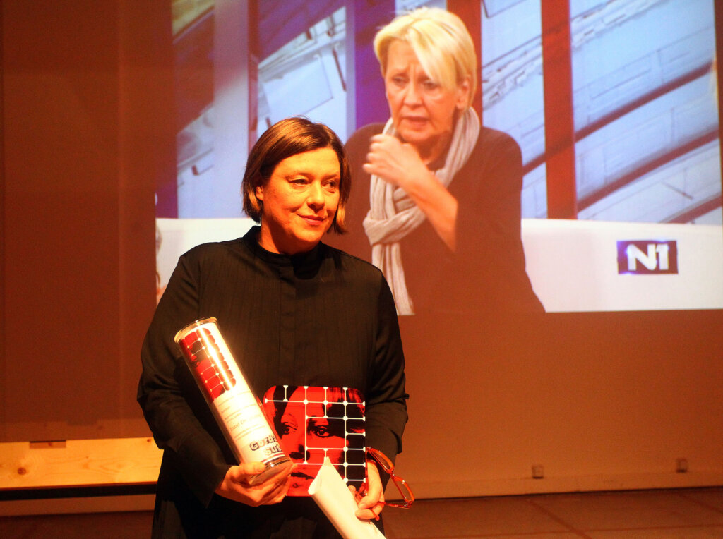 Beograd: Ivani Dragićević Uručena Je Regionalna Nagrada Za Televizijsko Novinarstvo "gordana Šuša" Za 2023. Godinu