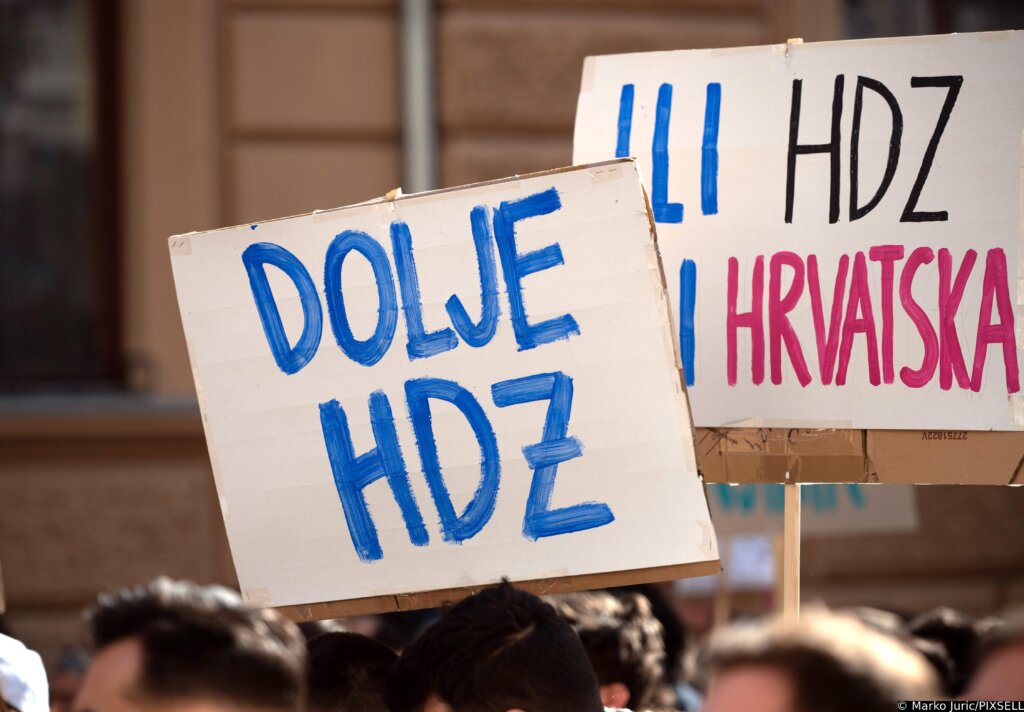 Zagreb: Poruke na prosvjedu "Dosta je! Odmah na izbore"