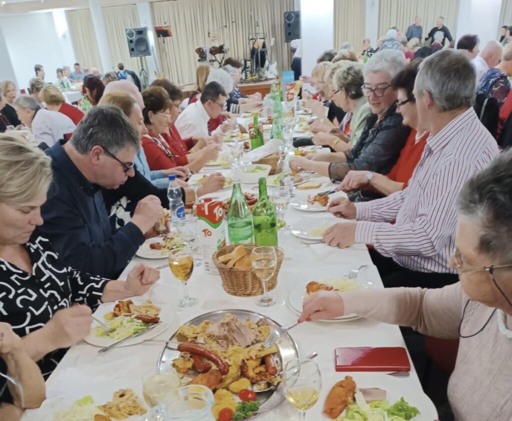 Gotovo 300 umirovljenika družilo se u Vrbovcu
