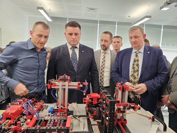 430138758_435418495500338_5443739614228892118_n.jpg__648x432_q85_subsampling-2