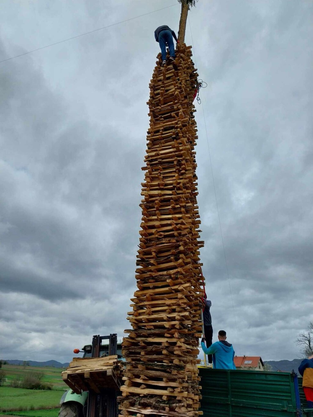 433708619_2436953293159099_1898842289986839901_n