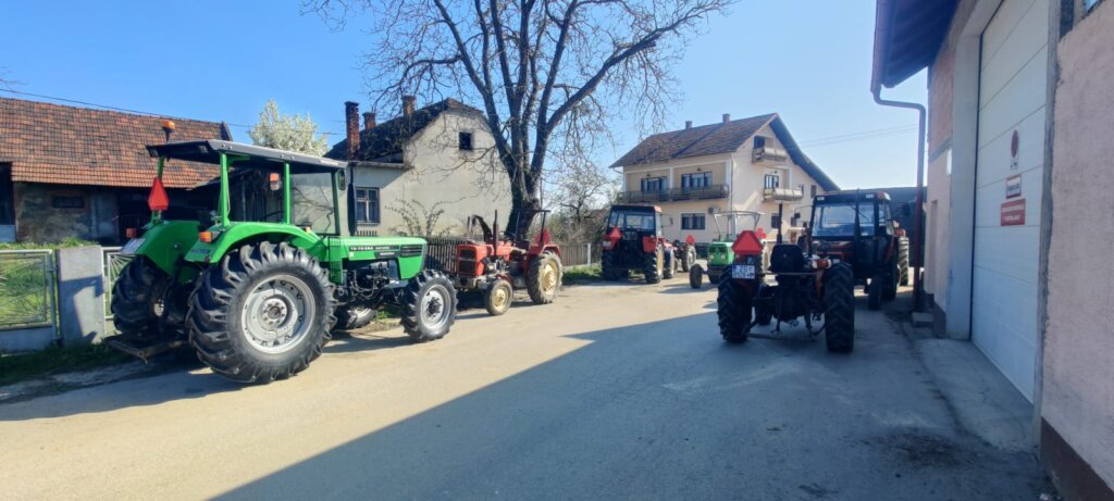 U okolici Vrbovca traju tehnički pregledi traktora na terenu