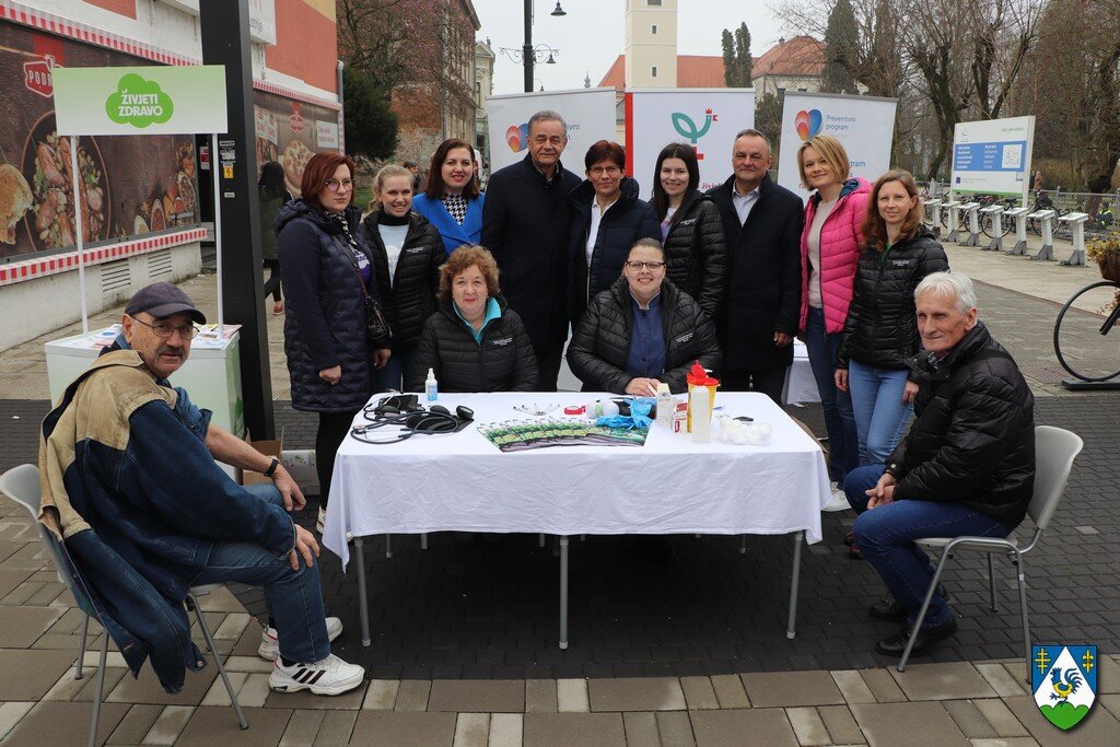 [FOTO] Na koprivničkom gradskom trgu održane javnozdravstvena i humanitarna akcija