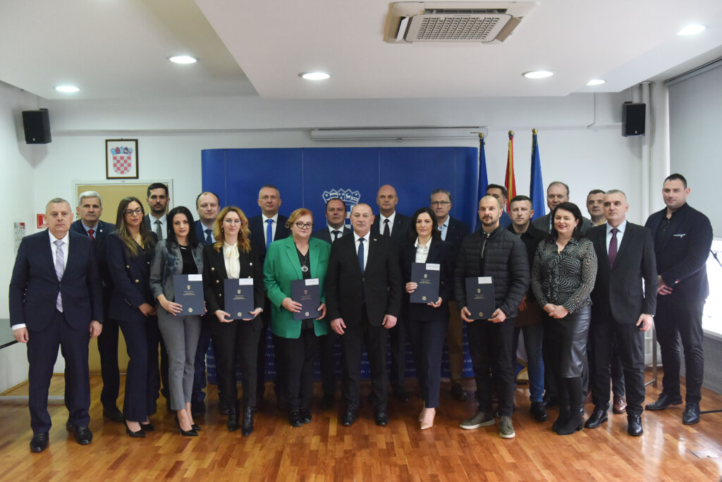 Zagreb: Potpisan sporazum  o međusobnoj suradnji pri organizaciji posjeta Vukovaru učenika  iz BiH-a
