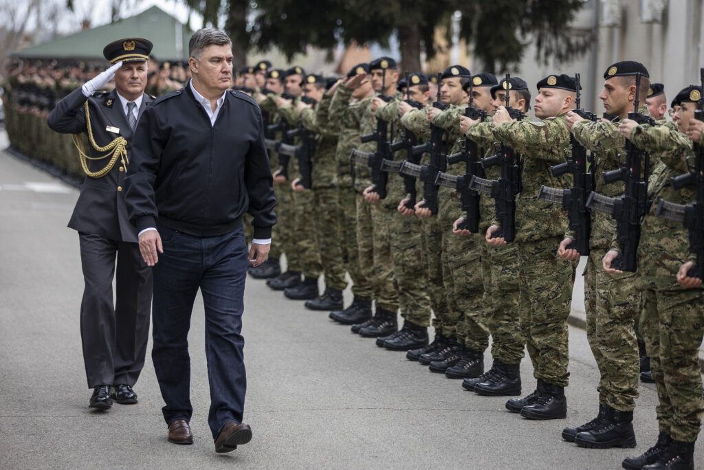 Milanović ročnicima HV-a: Vaša temeljna dužnost je obrana Domovine i njenih granica