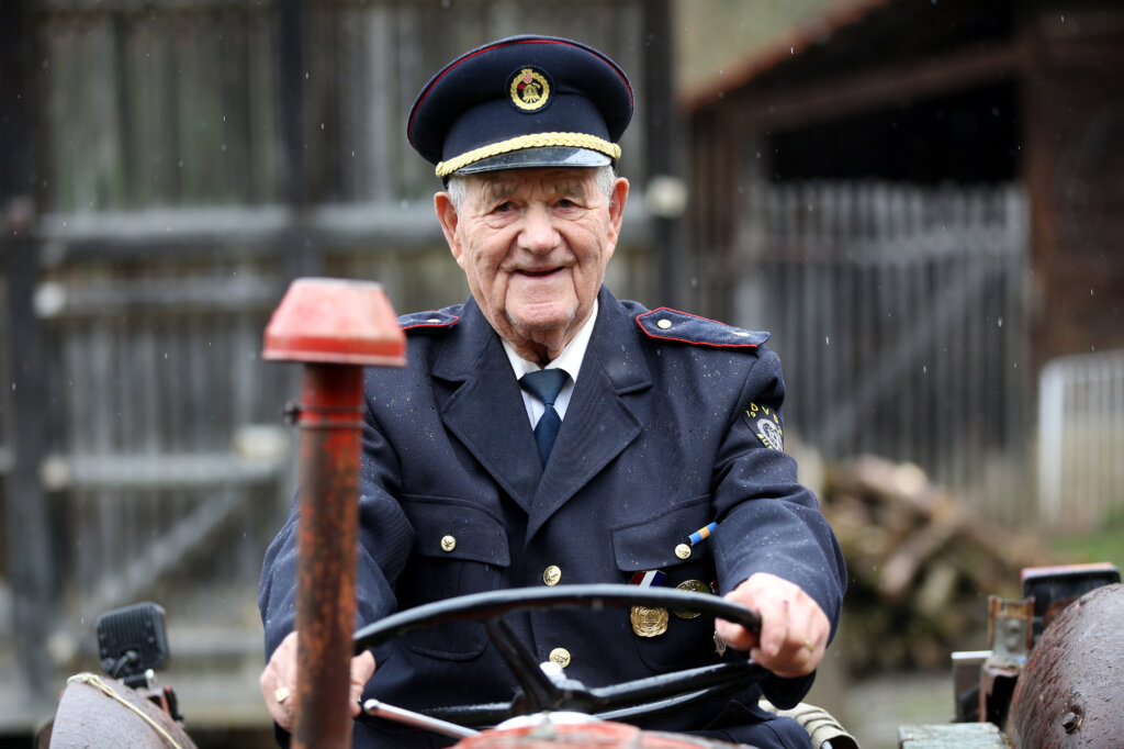 [VIDEO] Vatrogasna legenda, 94-godišnji Gabro Čukelj najstariji je vatrogasac u Zagorju