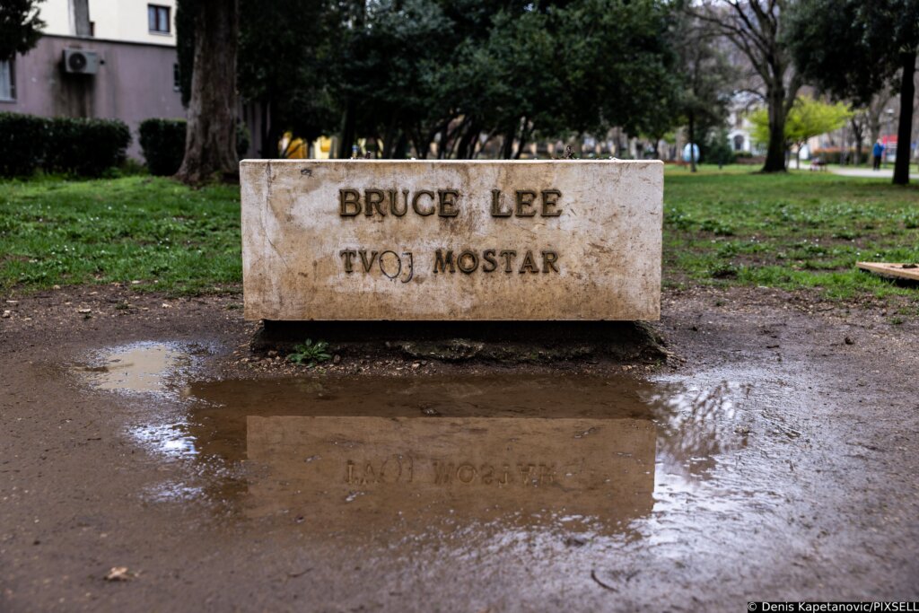 U Mostaru nestao kip Brucea Leeja
