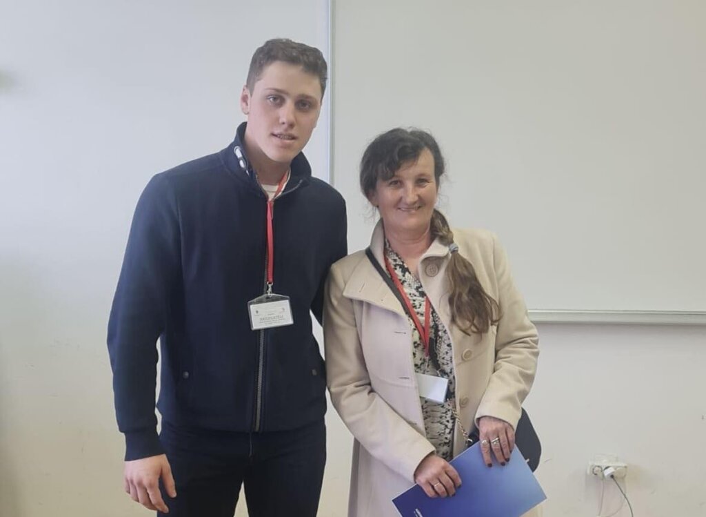 f7c4a53f-1de9-4e08-b4fa-7a03687c8a26